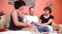 Full porn collection: Deutsches reifes paar besucht alleinerziehende geile hausfrau - Sie ist überzeugt, einen...