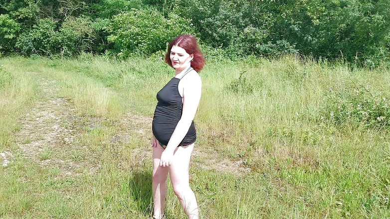 Leila_crystal: Předvádím se uprostřed přírody