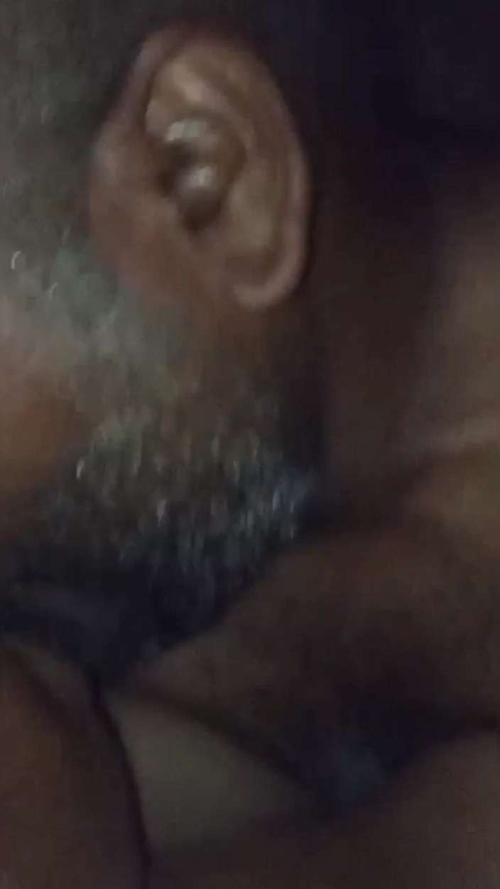 Auntixxx69: De penis van mijn broer is heel dik en gaat...