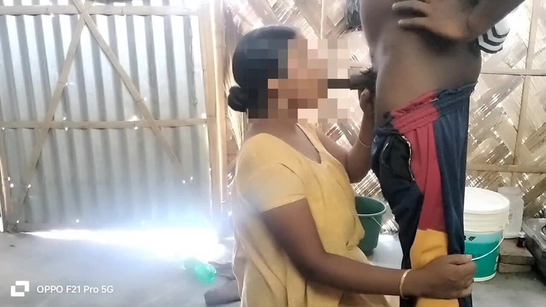 Sexy biwi: Bhabhi의 머리를 당긴 후, 그녀는 그녀를 뻑가게 만들고 그녀의 보지를 따먹어