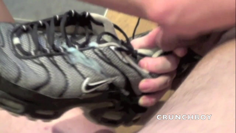 Sneaker gay: Stan bị đụ bởi sự thống trị của giày thể thao Ả...