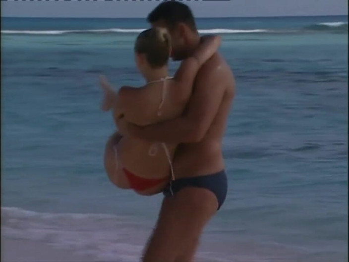 XTime Vod: Peluda buceta dupla penetrada no cu fodendo quarteto na praia