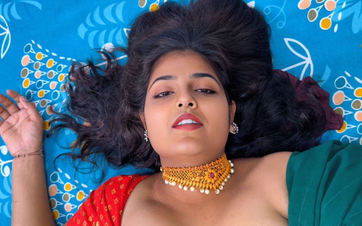 Sexy Komal: komal ke ghar mehmaan aaya huee tha naaha kar andar...