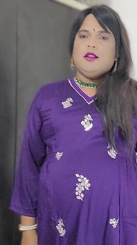 Ținută indiană mov