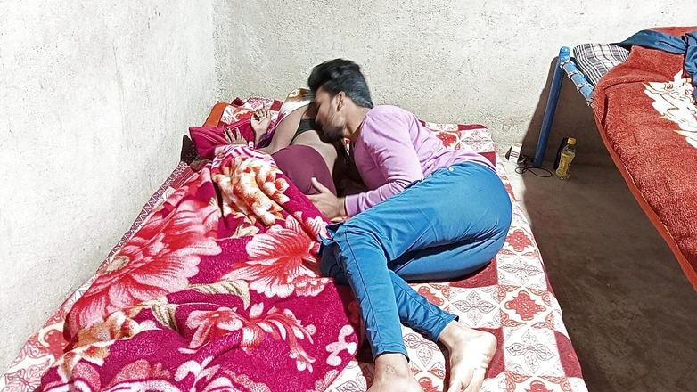 Indian Hijraji: Sám v domě s mým nevlastním bratrochem