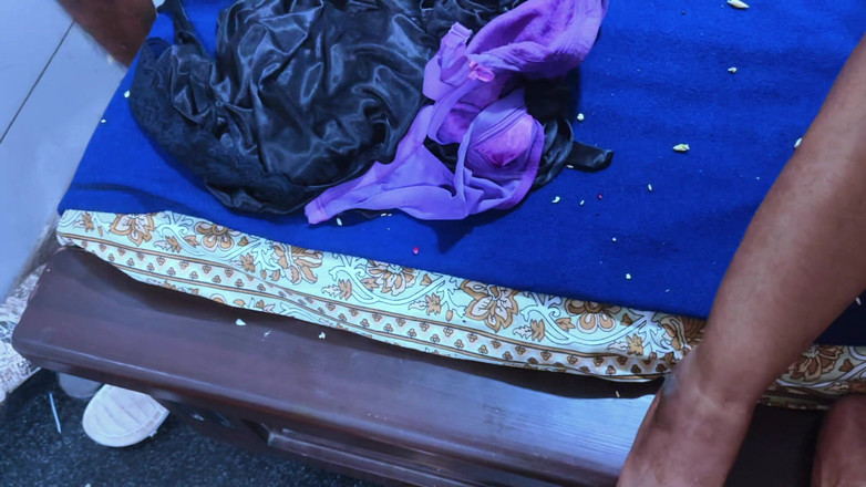 Tamil lesbian: Seks berkumpulan Tamil di rumah