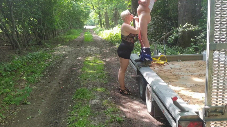 UserBitch1: 轻浮的散步、性爱和撒尿