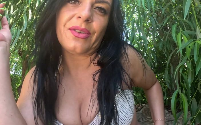 MilfyCalla: I Love Big Bananas, They Fill My Mouth.
