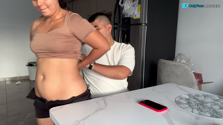 MaRaSexx: Meu meio-irmão não para de flertar com minha namorada