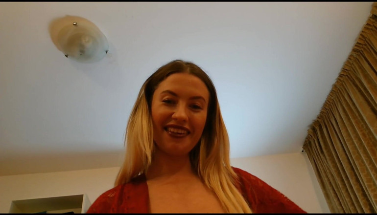 Erotic Tanya: Gesichts furzen mit herrin tanya