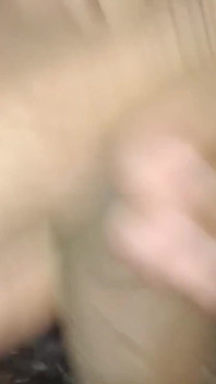 Chico indio lleno de semen masturbándose como una flor, nuevo video apasionado de 2025