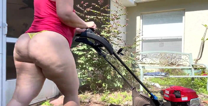 Peacock couple: Mower Milf
