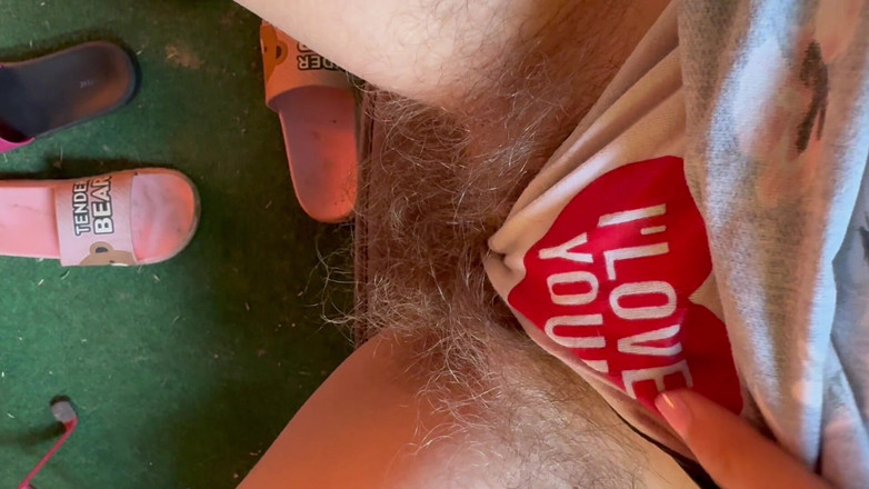 Cuteblonde666: Große füße und behaarter busch im höschen