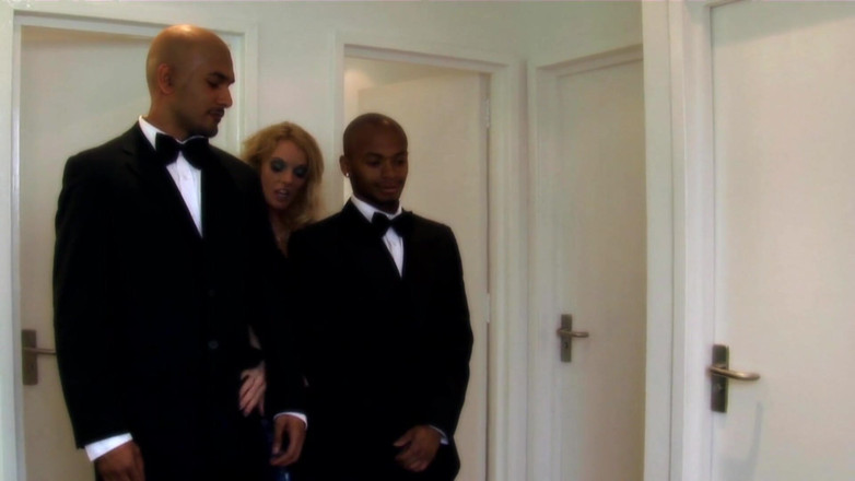 Blacks on Whites: Blondýnka skončí ve špatném bbc studiu