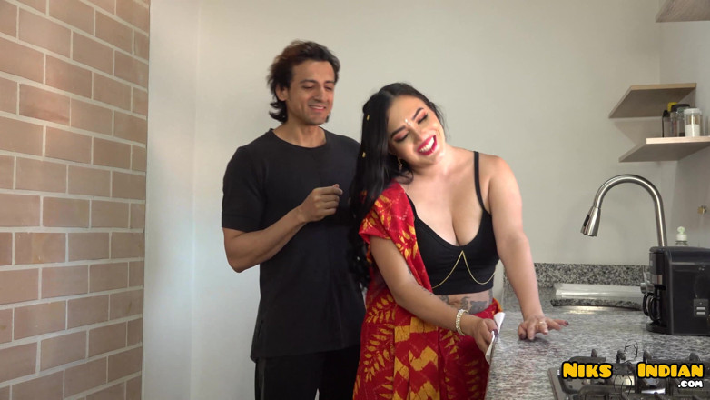 Niks Indian: Tante seksi dengan toket besar yang pemalu dientot habis-habisan sama...