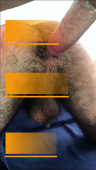 Hairy Bear menanggalkan pakaian