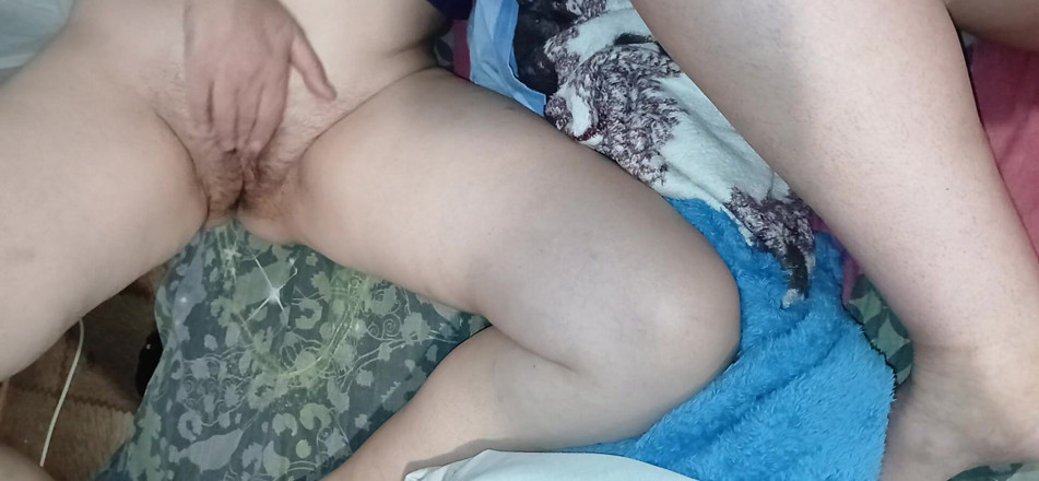 Lesbian-candys: Dvě chlupaté kundičky a jedna kundička v kalhotkách Vrithe v...