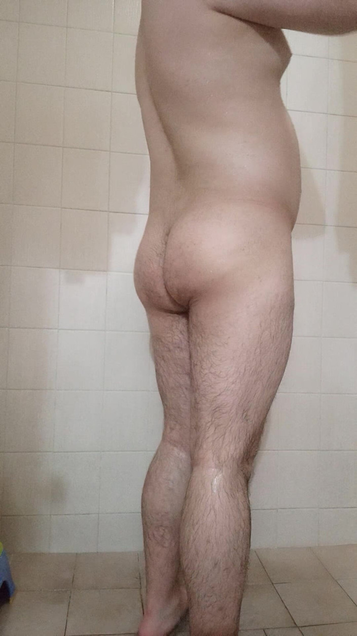 Himbo_Fox: 샤워실에서의 엉덩이와 허벅지 숭배