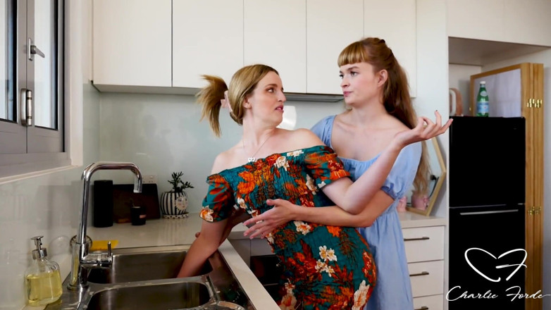 CharlieForde: Atrapado En El Fregadero Con Charlie Forde, Laney Day