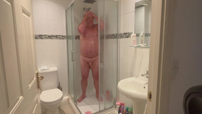 Billy boy fun: Poranny prysznic