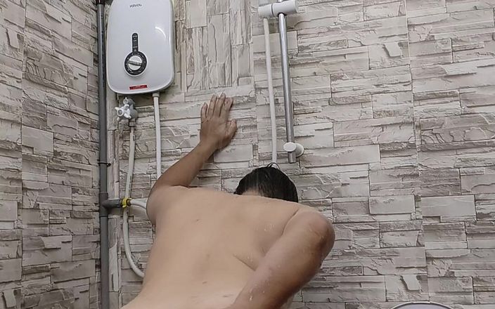 Shyboymasturbate: Outstation Bath Show