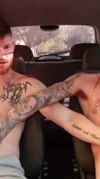 Erick Diaz dan Carmona melancap di dalam kereta di pusat bandar São Paulo