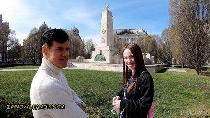 Immoral Family: Kleine Russische toerist Kate Quinn spuit en krijgt een creampie...