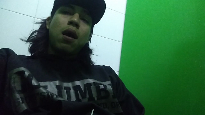 AlexAlejandro13: 公衆トイレに入ろう