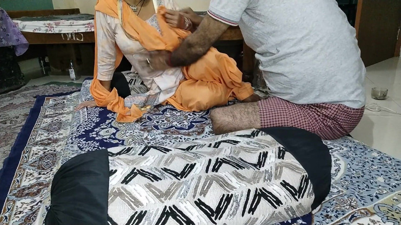 Anar Kali: Tante seksi dengan toket aduhai lagi asik nyepong foreplay sambil...