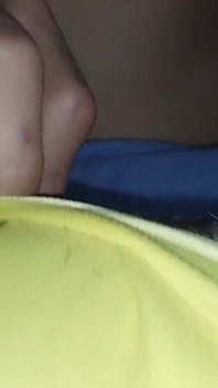 Primeiro anal, minha namorada me dá sua bunda para remover a virgindade e gozar dentro