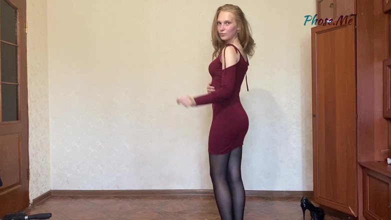 Pantyhose me porn videos: Stacy modelando vestidos en pantimedias negras