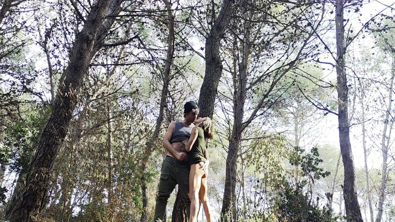 Magia Rosa: Walking with Cum in the Park
