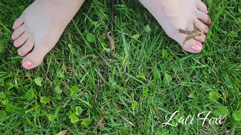 Foxx Denn Studio: Toes in Grass