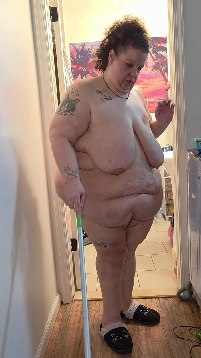 LustyPeachesofSin: Naakt schoonmaken deel 3