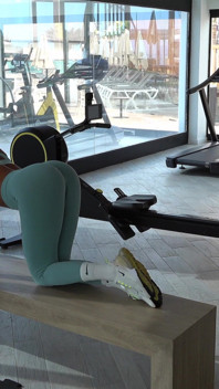 Zinde genç kız baloncuk ama spor salonundan sonra kişisel antrenörünü sikiyor