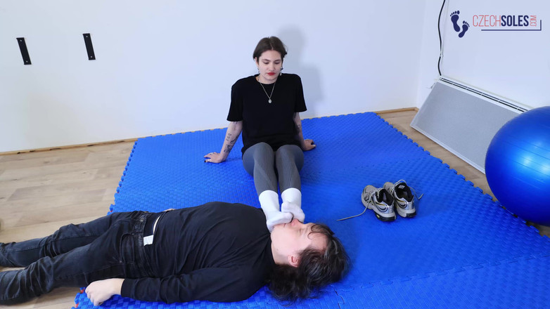 Czech Soles - foot fetish content: Adorarea picioarelor la sală