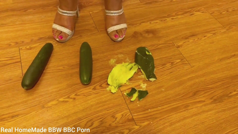 Super sexy ebony cuties: Rozmačkávání lilek na mých vysokých podpatcích