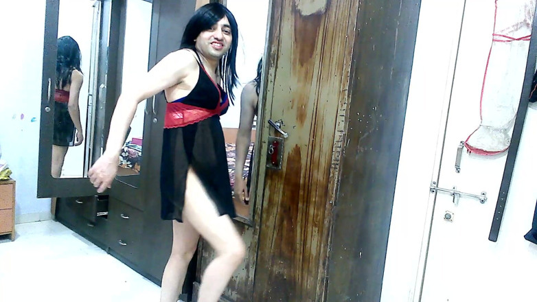 Cute & Nude Crossdresser: Femboy crossdresser banci yang super seksi dalam pakaian dalam merah...