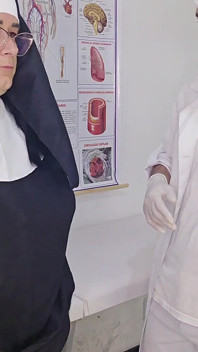 Jeptiška má první vyšetření u gynekologa! Nikdy se jí nikdo nedotkl!
