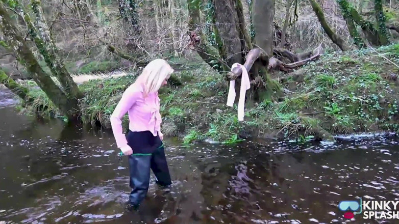 UKCuteGirl Lucy Lauren: Secretary's White Tights Drenched in Waders Gone Wrong