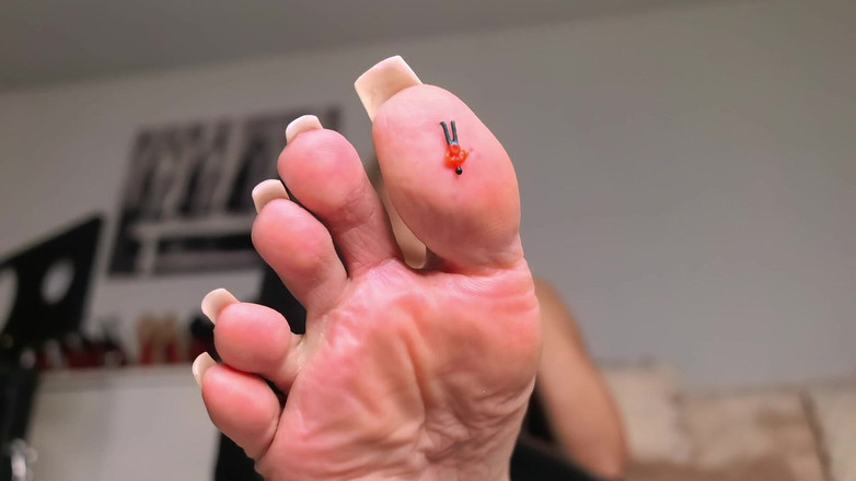 Goddess Lena: Nạn nhân nhỏ dưới ngón chân của tôi