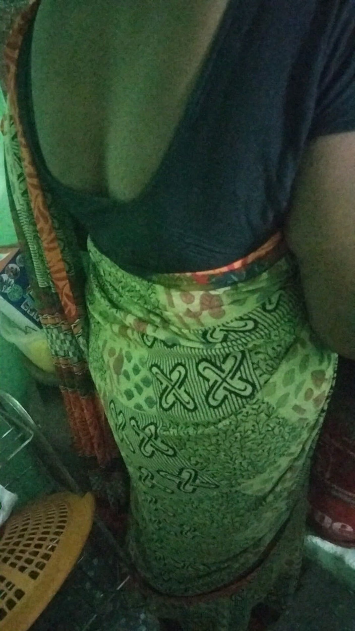 Tamil lesbian: 新しいおばさんを着たサリーが話す