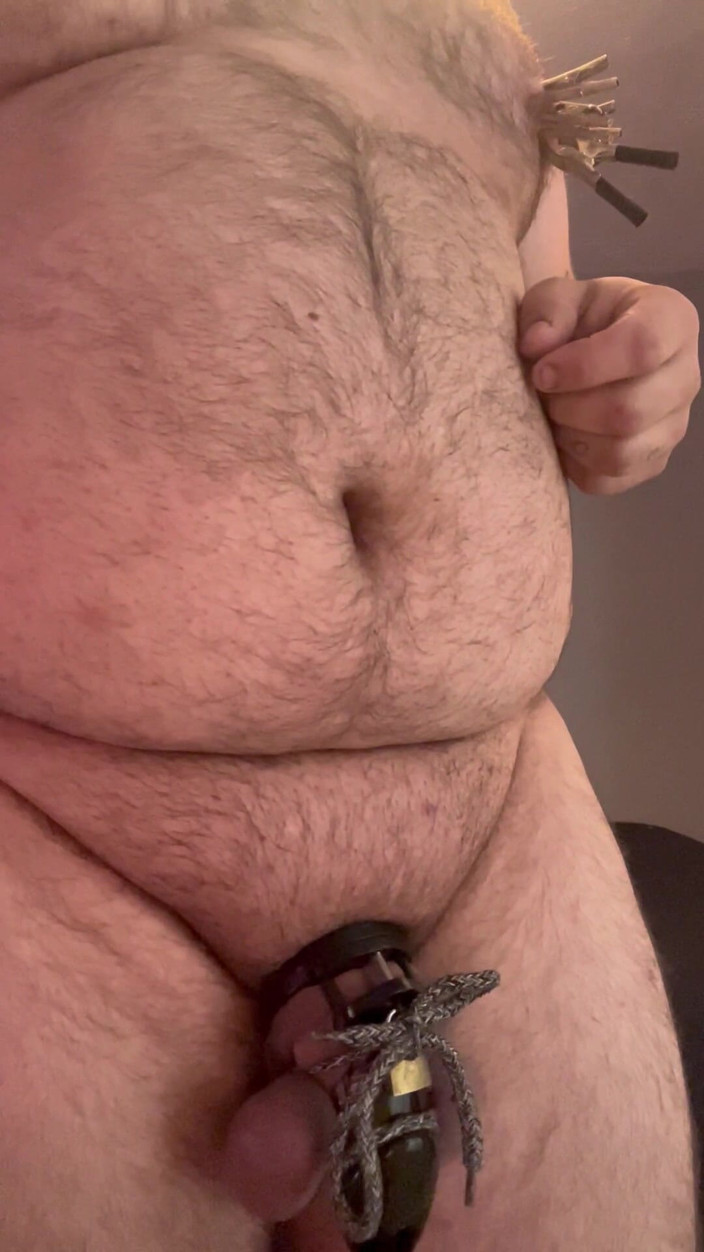 Shaun Cbt: Castidade com escravidão de bolas e grampos extremos do mamilo 