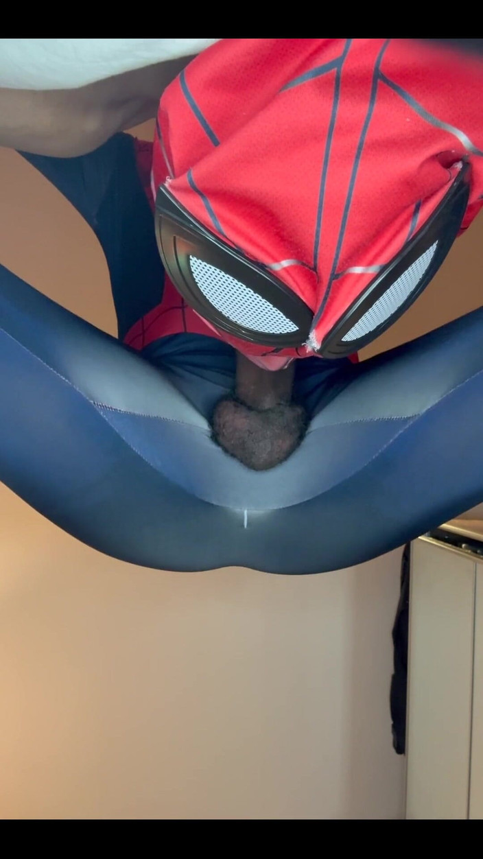 Mileshenryxxx: Een spidey cumventure