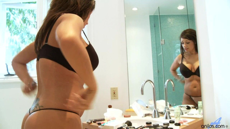 Anilos: Dusche mit dickem hintern