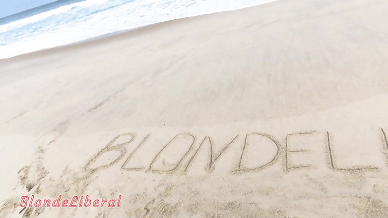 BlondeLiberal: С Micro Bikini в Рио-Бич