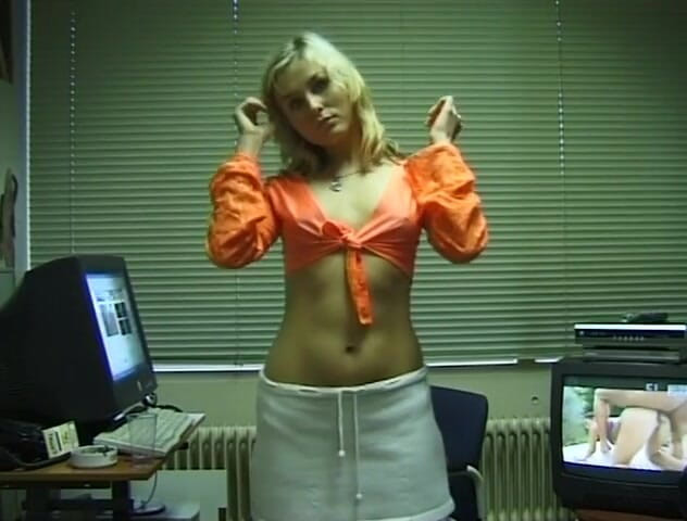 Flash Model Amateurs: Blond dziwka dostaje się nago przed kamerą internetową