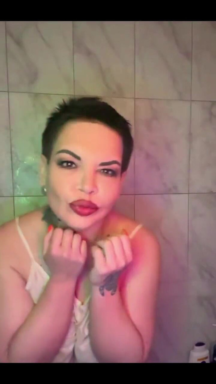 KarmenMilf: Ducha erótica