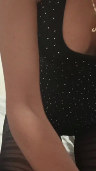 Fetishisme pantyhose. MILF menghisap zakar dalam nilon dan menjadikannya merangkap POV