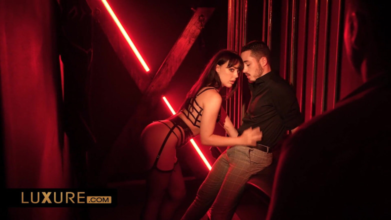 Luxure: The Fantasy of a Couple in a Swinger Club